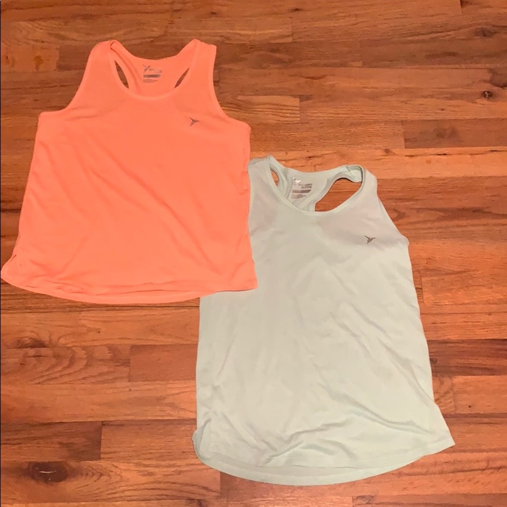 2 kids athletic old navy tank tops